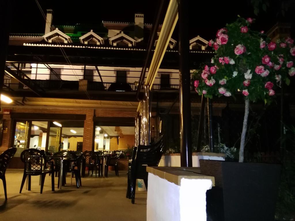 月桂树果园乡村酒店 莫纳奇尔 外观 照片